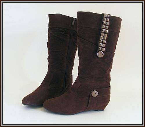 *R1* - SIZE: 6 - BROWN STUDDED LOW HEELED BOOTS