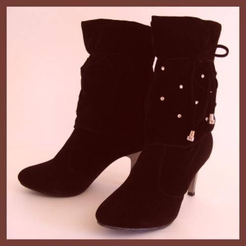 SIZE: 6 - BROWN BOOTS WITH DIAMANTE & SILVER HEELS