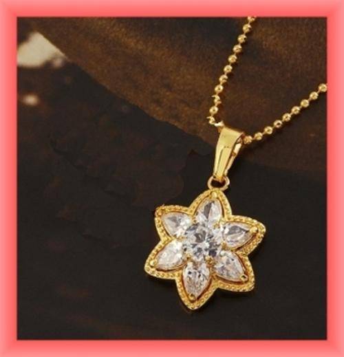 PRETTY 18K GOLD EP CZ FLOWER PENDANT & CHAIN