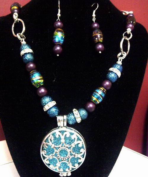 Exquisite blue and purle necklace with matching earrings