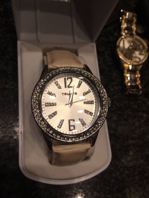 Cream Leather Tomato timepiece