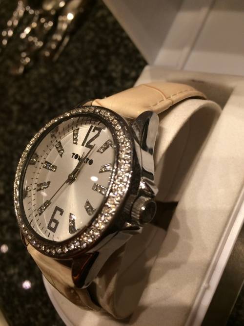 Cream Leather Tomato timepiece