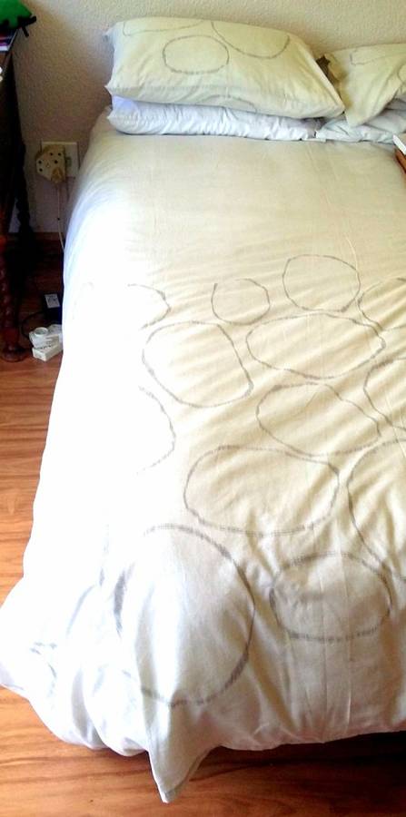 ** R1 CLEARANCE SALE ** DOWN DUVET - DOUBLE (INCLUDES DUVET SET PICTURED)