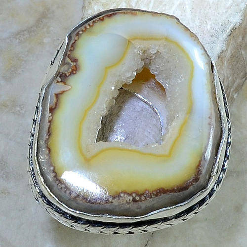 IMPRESSIVE GEODE SLICE WITH CRYSTALS NATURAL GEMSTONE 925 SILVER RING #7.5