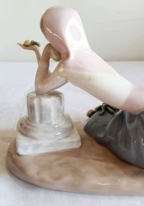 Llard Porcelain Sculpture "Dolores Dahlia Hand Maiden" by Artist Fulgecio - Signed - Dated 1974