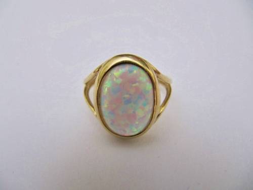 Vintage 9ct Gold Ring with Opal Stone