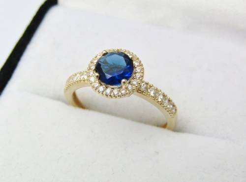 Beautiful! 9ct Gold Ring with Sparkling Blue- and Clear Zirconia Stones