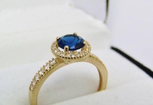 Beautiful! 9ct Gold Ring with Sparkling Blue- and Clear Zirconia Stones