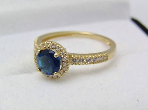 Beautiful! 9ct Gold Ring with Sparkling Blue- and Clear Zirconia Stones
