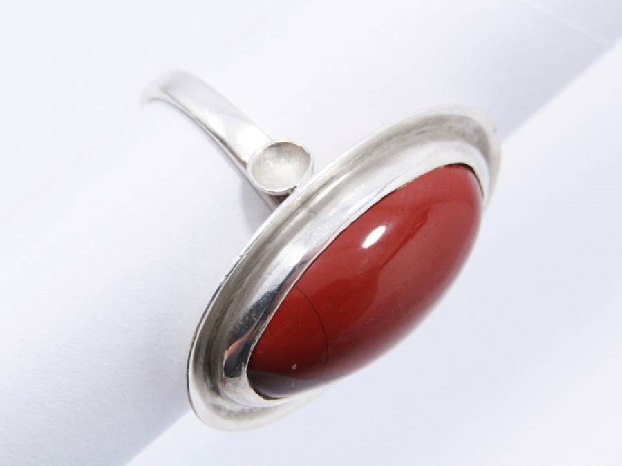 A Lovely Jasper Stone Ring in Sterling Silver.