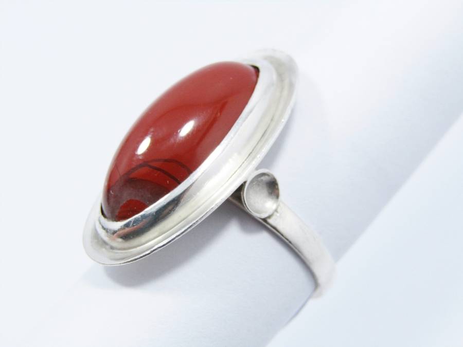 A Lovely Jasper Stone Ring in Sterling Silver.