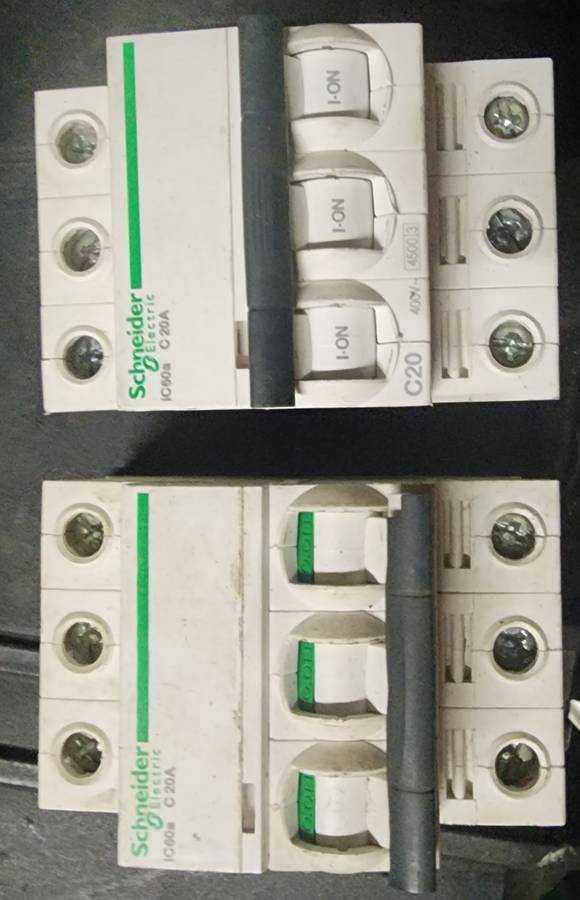 Schneider 20amp 3 pole breakers