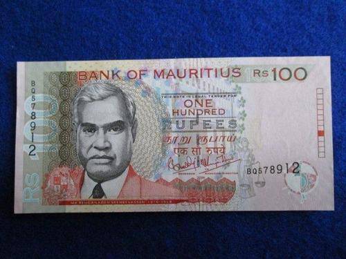 Bank of Mauritius 2004 - 100 Rupees.  A/Uncirculated.
