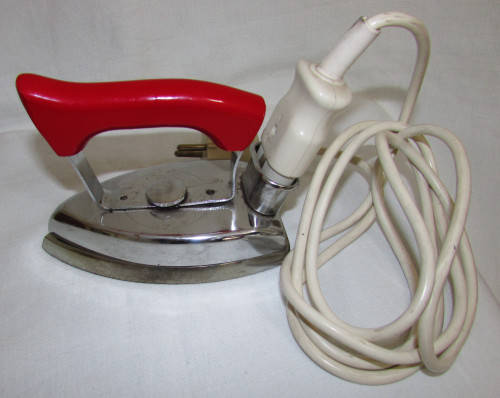 VINTAGE TRAVEL IRON - WORKS!