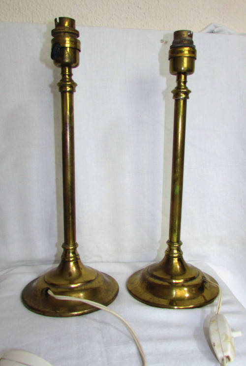 A PAIR OF VINTAGE BRASS LAMPS