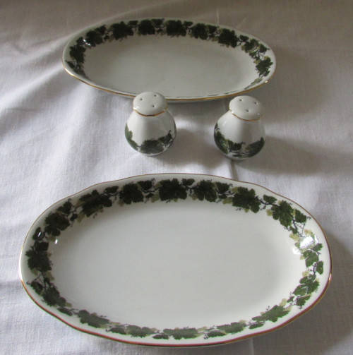 TRIPTIS PORZELLAN - 2 Oval Dishes and Salt and Pepper Set