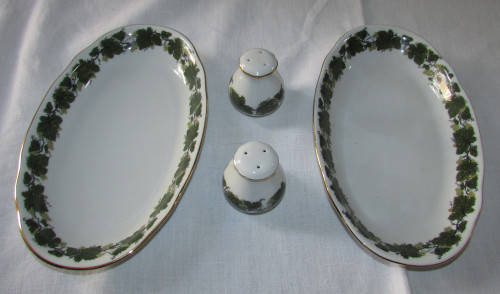 TRIPTIS PORZELLAN - 2 Oval Dishes and Salt and Pepper Set