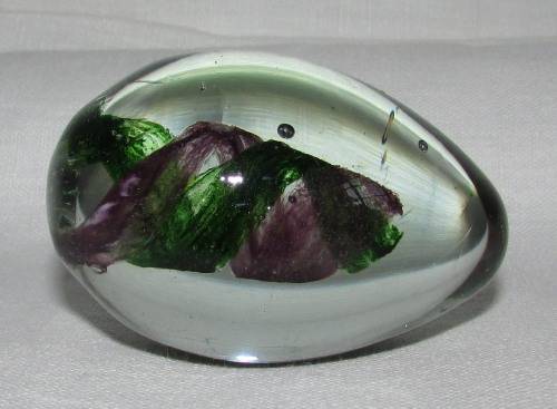 GLASS EGG PAPERWEIGHT