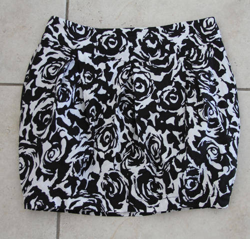 STUNNING Graphic Print Black White Bubble Skirt