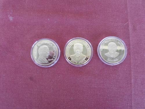 3 X MANDELA GOLD PLATED COINS IN VELVET BOX EACH COIN IN PLASTIC CAPSULE