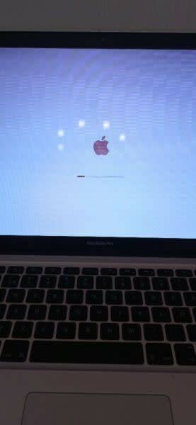 MacBook Pro 15-Inch Core i7 (Early 2011) - 2.2 GHz + MagSafe Charger