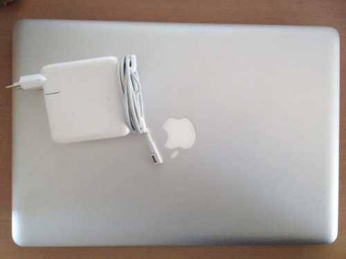 MacBook Pro 15-Inch Core i7 (Early 2011) - 2.2 GHz + MagSafe Charger