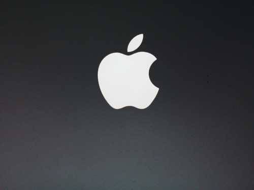 MacBook Pro 15-Inch Core i7 (Early 2011) - 2.2 GHz + MagSafe Charger