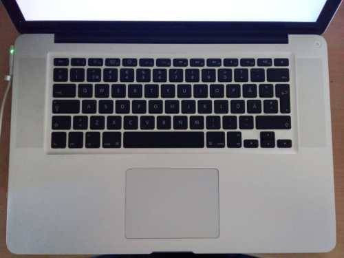 MacBook Pro 15-Inch Core i7 (Early 2011) - 2.2 GHz + MagSafe Charger