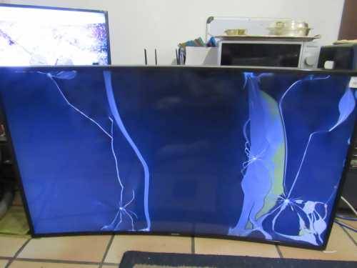 Samsung 49` Curved UHD 4K Smart LED TV - Cracked Screen