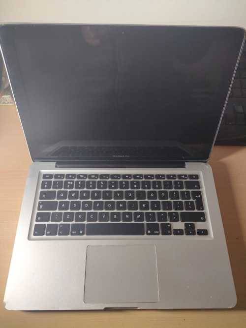 MacBook Pro 13-Inch `Core i5` 2.3 Early 2011 + MagSafe Charger