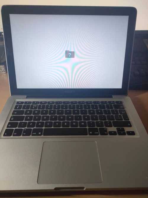 MacBook Pro 13-Inch `Core i5` 2.3 Early 2011 + MagSafe Charger