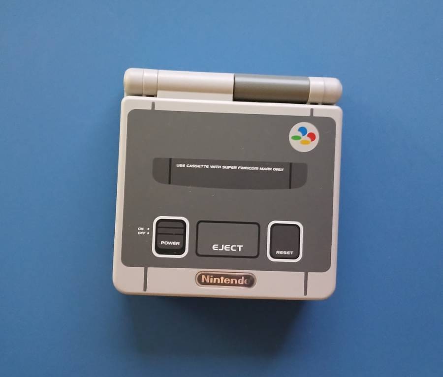 Nintendo Game Boy Advance SP