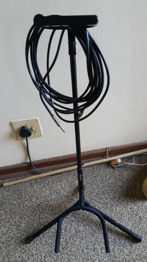 Guitar stand and 7 metre cable