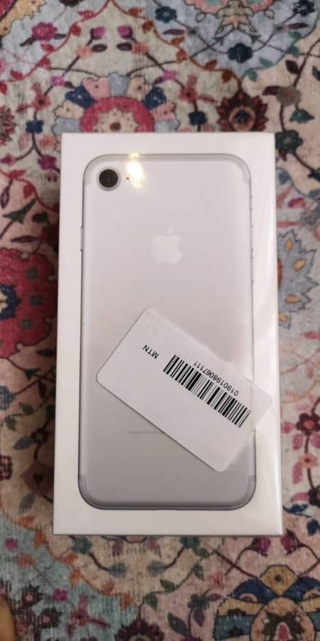 iPhone 7 32gb brand new sealed