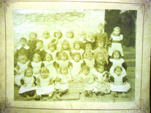 **** Lovely old photograph ***