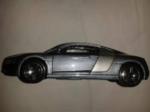 Audi R8 (Bburago Street Fire)( postage for second car R 5.00)