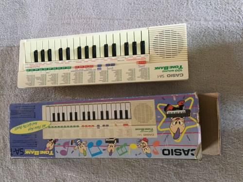 KEYBOARD - CASIO 100 SOUND TONE BANK - NO MANUAL, IN BOX (WORKING CONDITION)