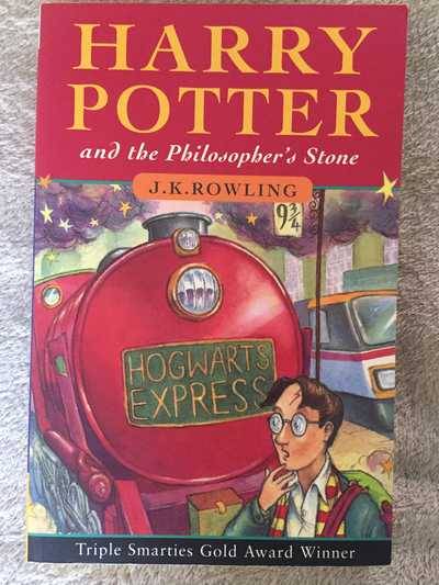 BOOK (SOFT COVER) - HARRY POTTER AND THE PHILOSOPHER'S STONE