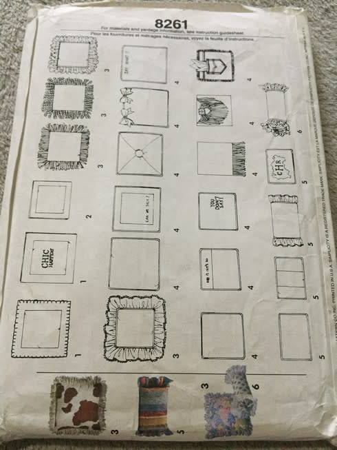 PATTERN SIMPLICITY 8261 (UNUSED) - SCATTERED PILLOWS
