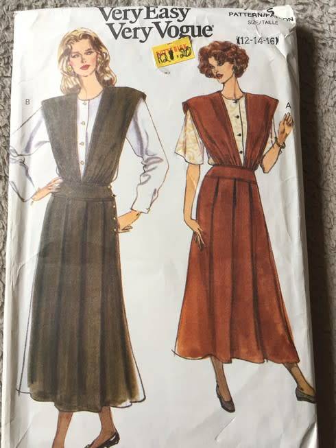PATTERN VOGUE 7825 - JUMPER AND BLOUSE (SIZE 12-14-16)