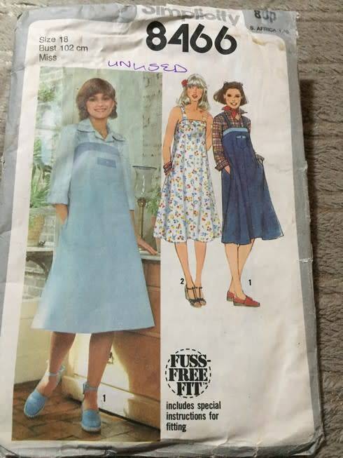 PATTERN SIMPLICITY 8466 (UNUSED BUT MARKS ON IT) - SUNDRESS OR JUMPER (SIZE 18)