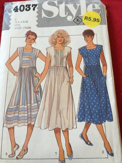 PATTERN STYLE 4037 - LOOSE FITTING DRESS (SIZE 12-14-16)