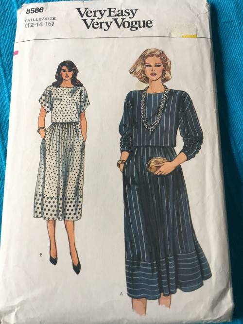 PATTERN VOGUE 8586 - DRESS (SIZE 12-14-16)