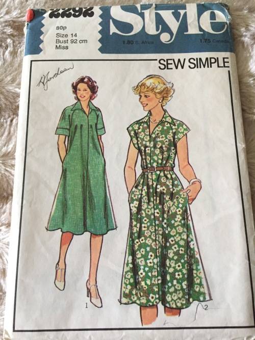 PATTERN STYLE 2292*1978 (VINTAGE)(UNUSED)  - DRESS (SIZE 14)