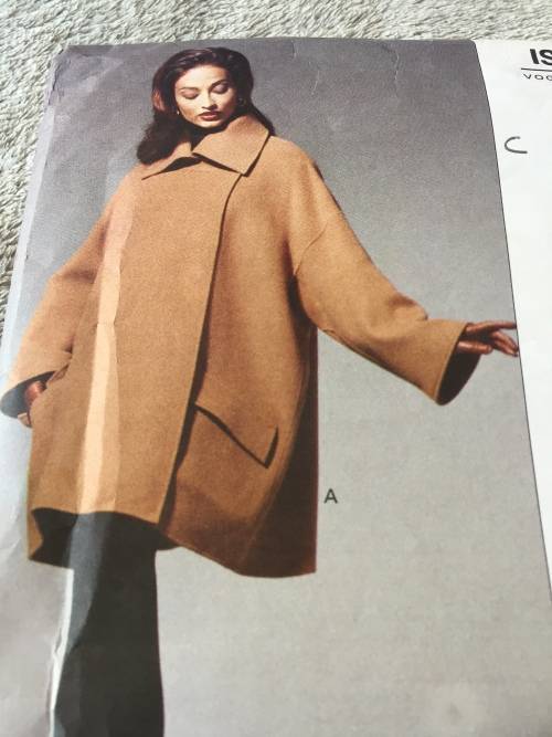 PATTERN VOGUE 1227 (ISSEY MIYAKE)(COMPLETE) - COAT (ALL SIZES)