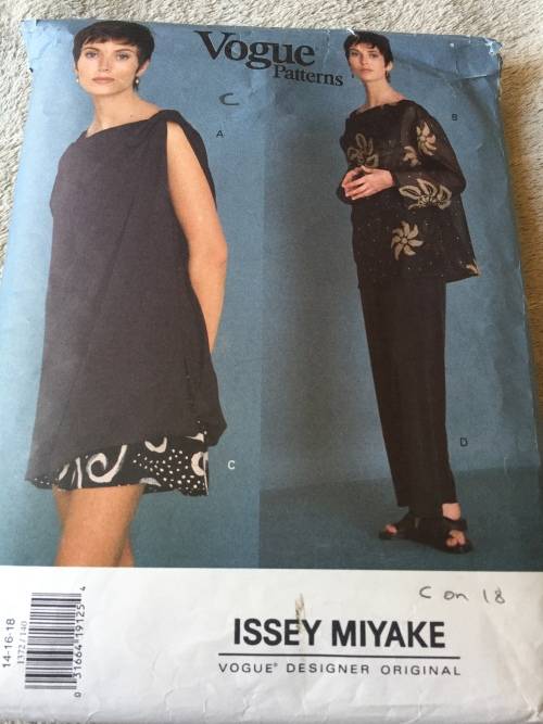 PATTERN VOGUE 1372 (ISSEY MIYAKE)(COMPLETE, CUT ON 18) - TOP, SHORTS and PANTS (SIZE 14-16-18)