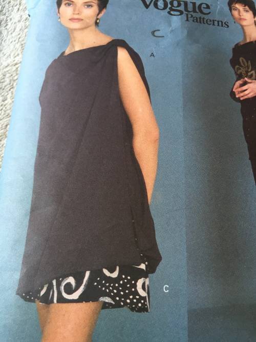 PATTERN VOGUE 1372 (ISSEY MIYAKE)(COMPLETE, CUT ON 18) - TOP, SHORTS and PANTS (SIZE 14-16-18)