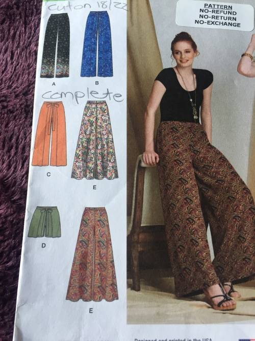 PATTERN SIMPLICITY 8134 (COMPLETE, CUT ON 18/22) - PANTS/WRAP PANTS/WRAP SHORTS (14-18/22)