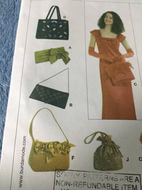 PATTERN BURDA 8136 (UNUSED) - 9 BEAUTIFUL HANDBAG VARIATIONS (AS PER PICS)