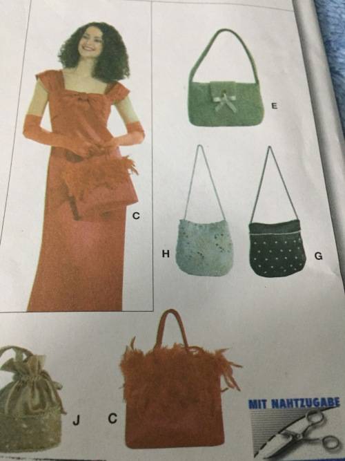 PATTERN BURDA 8136 (UNUSED) - 9 BEAUTIFUL HANDBAG VARIATIONS (AS PER PICS)